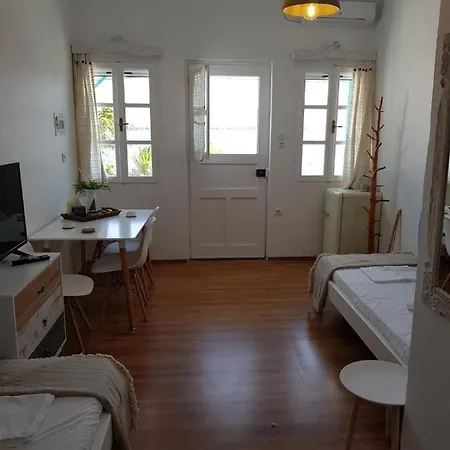 Sofia'S Apartment Livadi  Exterior photo